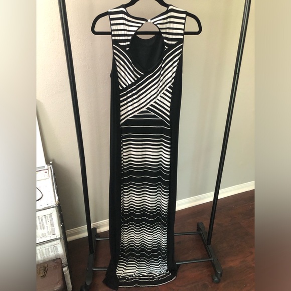 WHBM White House Black Market sleeveless dress - Picture 3 of 3